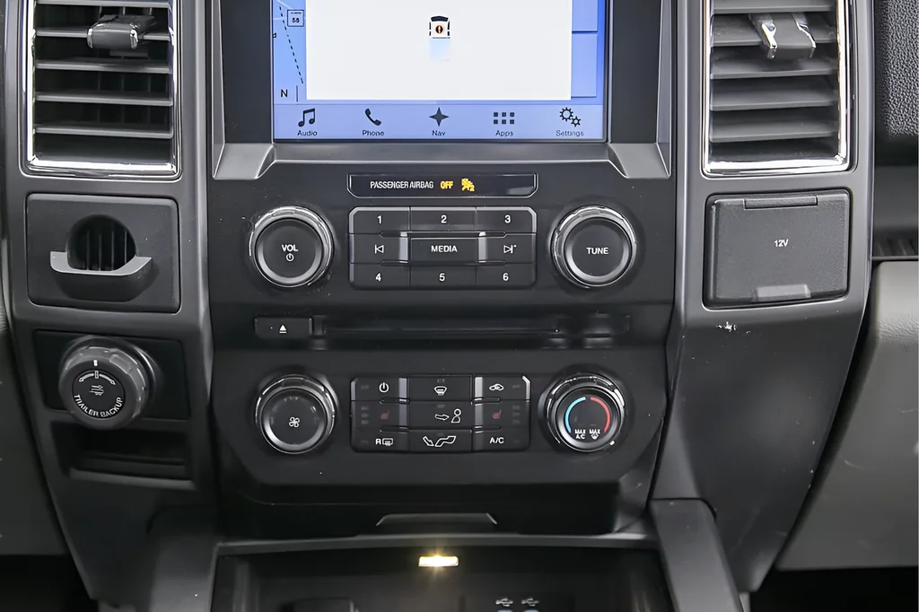 Used 2016 Oxford White Ford XLT image 33