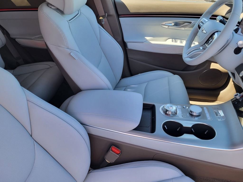 New 2026 Silver Genesis 2.5T ADVANCED image 13