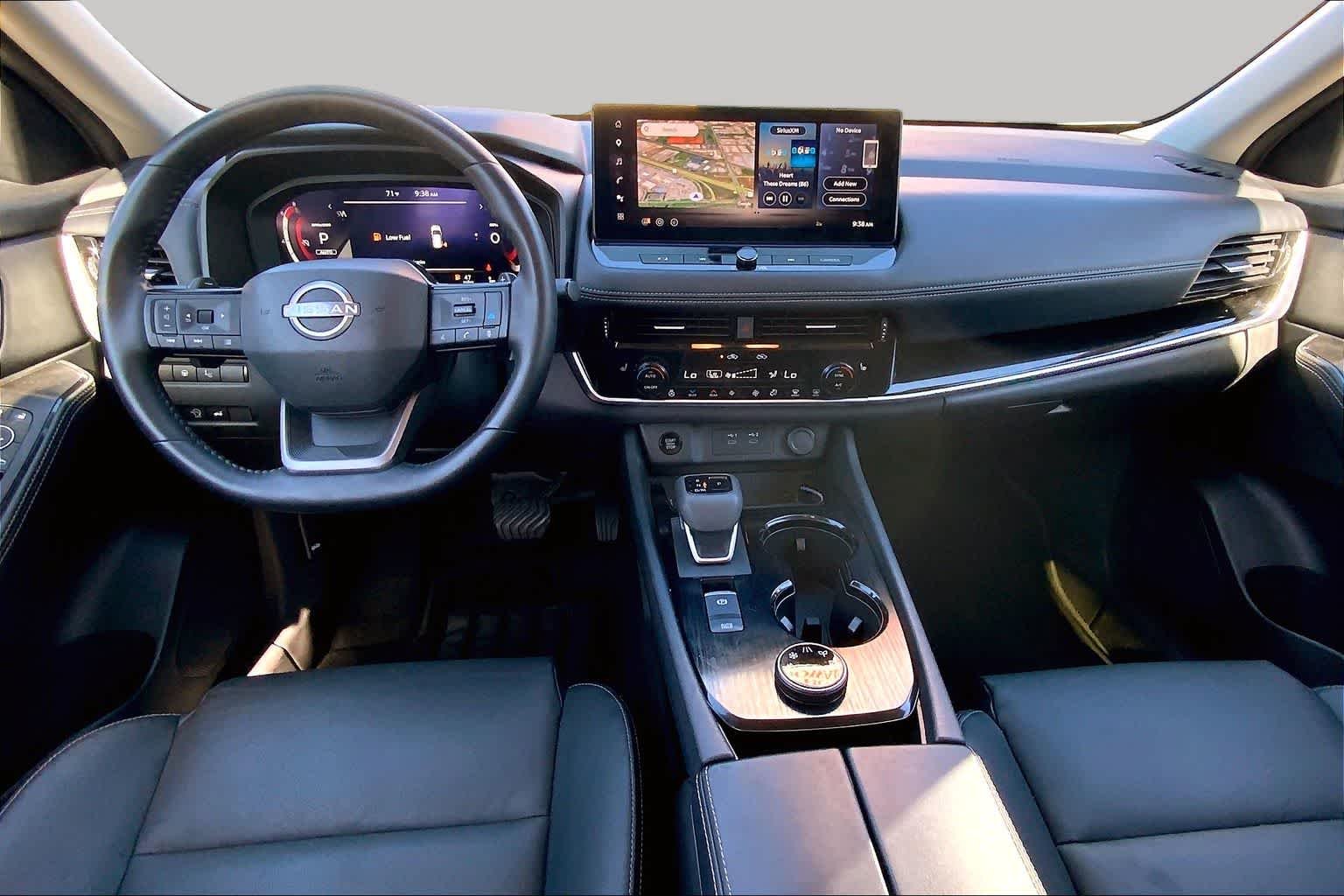 Used 2025 Everest White Pearl Nissan SL image 14
