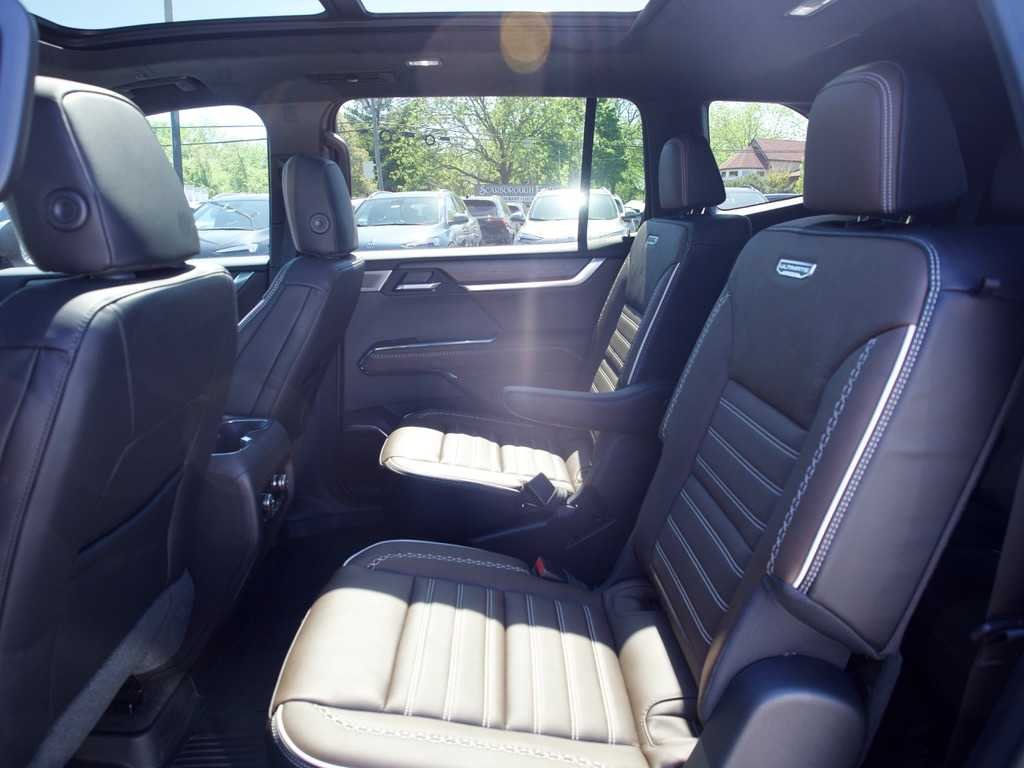 2026 GMC Acadia Denali Ultimate - Photo 15