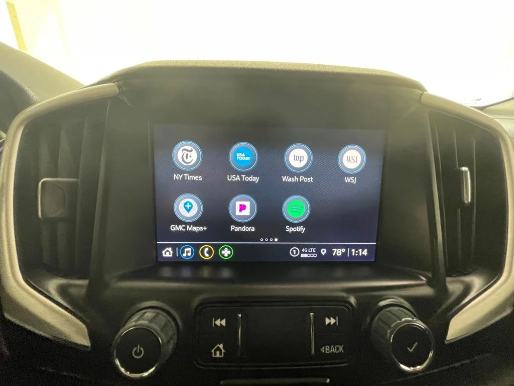 Used 2022 White GMC SLT image 25