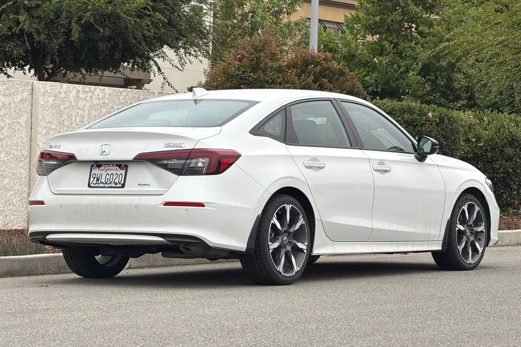 Used 2025 Platinum White Pearl Honda Sport Touring image 4