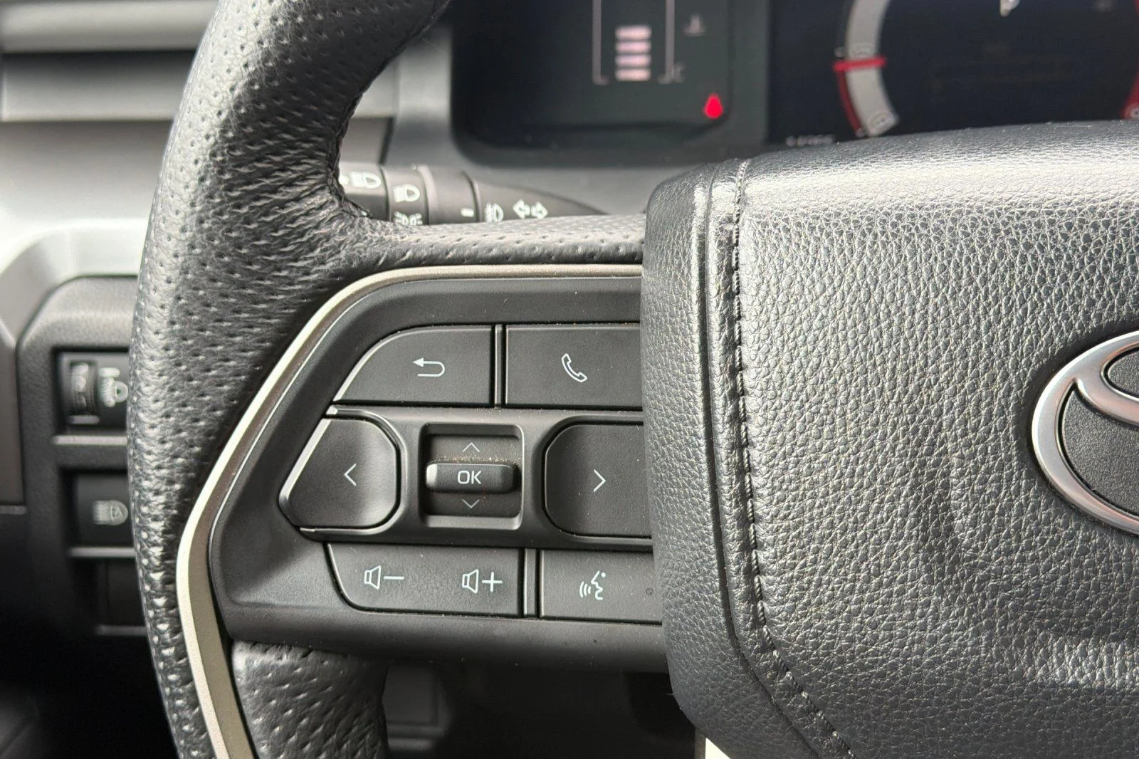 Used 2024  Toyota SR5 image 29