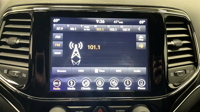 Used 2019 Bright White Clearcoat Jeep Limited image 30