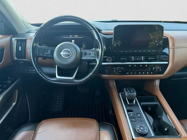 Used 2022 Gray Nissan Platinum image 11
