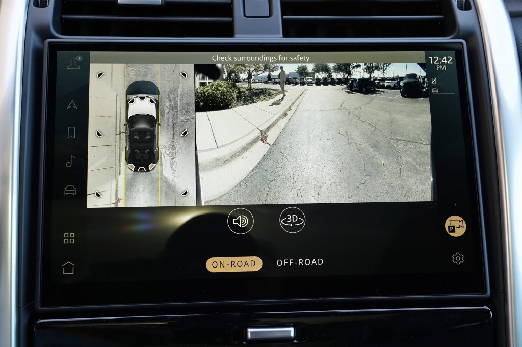New 2026 Fuji White Land Rover Dynamic SE image 22