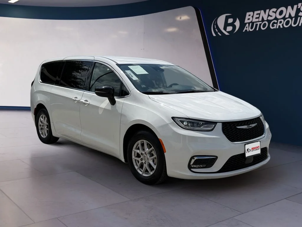 Used 2024 White Chrysler Touring L image 7
