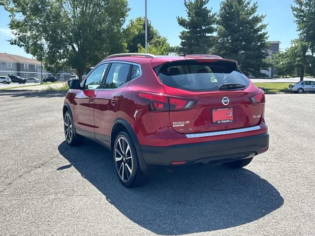 Used 2017 Red Nissan SL image 7