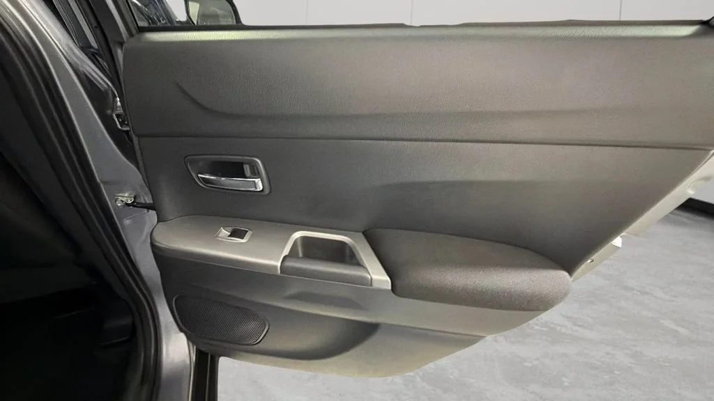 Used 2020  Mitsubishi ES 2.0 image 31