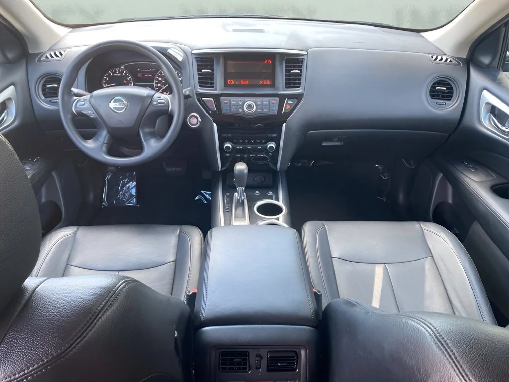 Used 2015 C Black Nissan S image 14