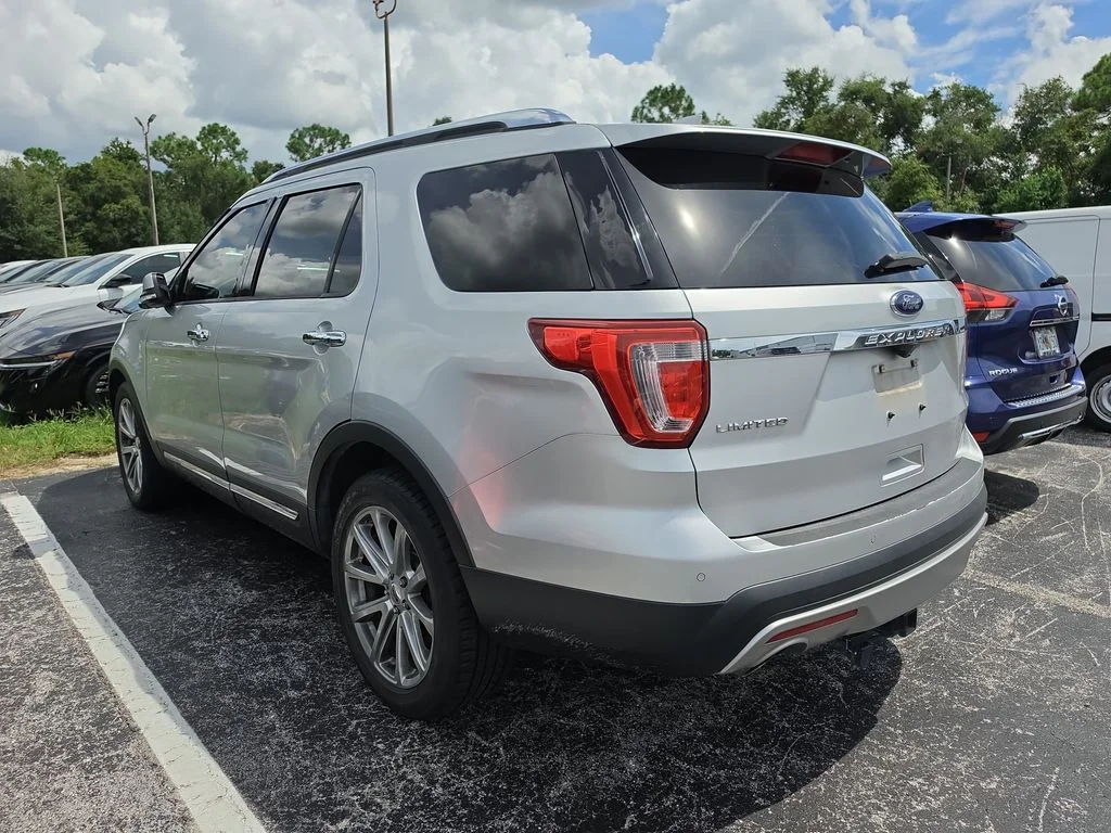Used 2017 Silver Ford Limited image 6