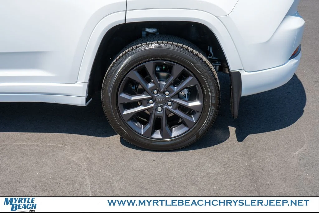 New 2026 Bright White Clear-Coat Exterior Paint Jeep Limited Reserve image 12