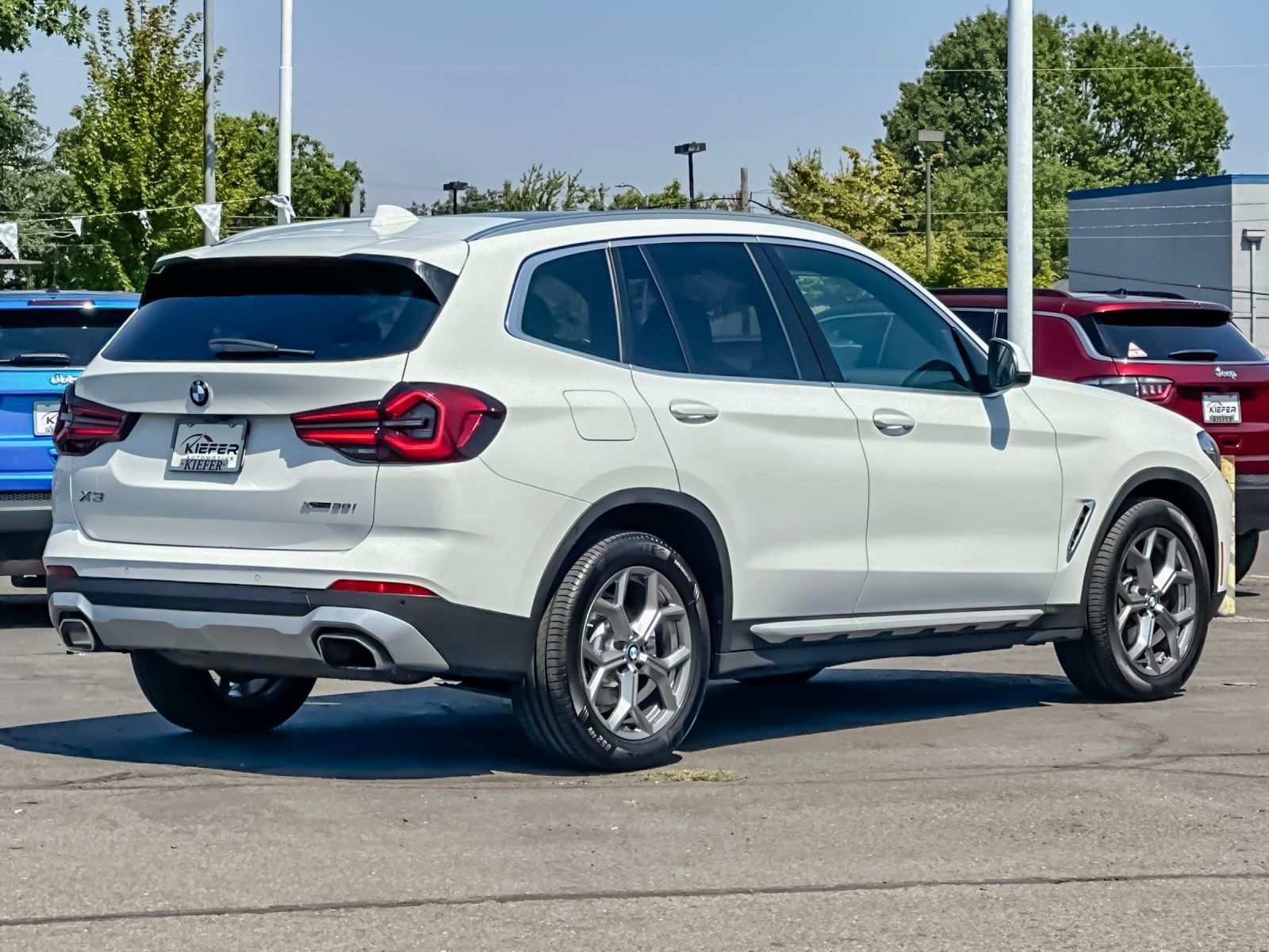 Used 2024  BMW xDrive30i image 3