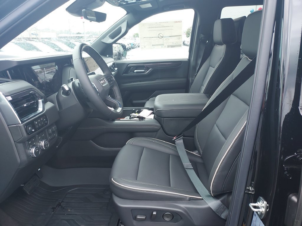 New 2026 Onyx Black GMC Elevation image 13
