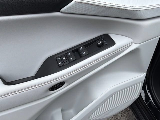 New 2026 Diamond Black Crystal Pearl-Coat Exterior Paint Jeep Limited image 17