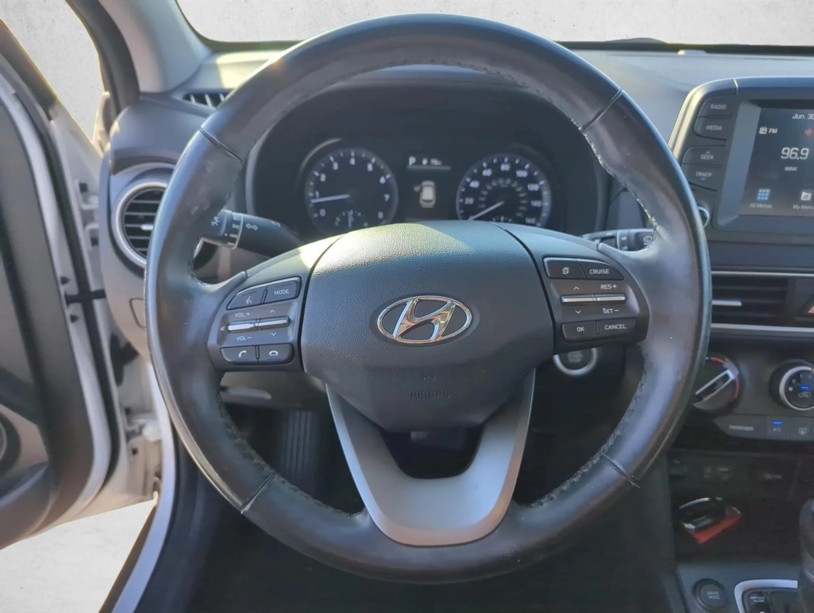 Used 2021 Lunar White Hyundai SEL image 16