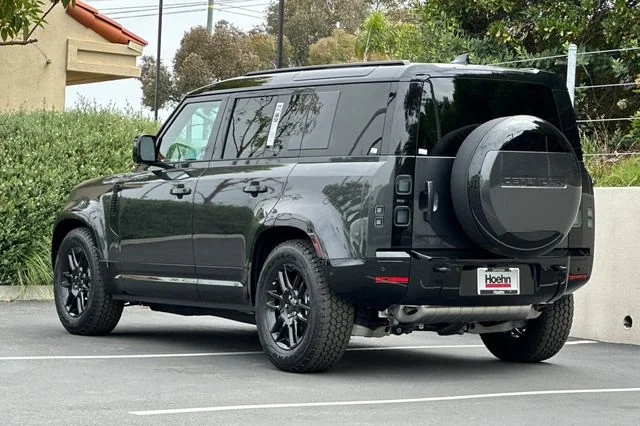 New 2026 Carpathian Grey Land Rover X-Dynamic SE image 3