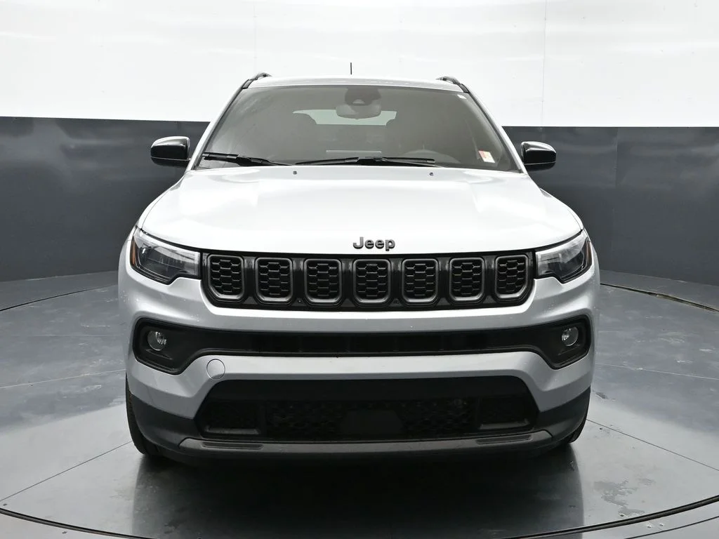 New 2026 Silver Zynith Metallic Clear-Coat Exterior Paint Jeep Latitude image 27