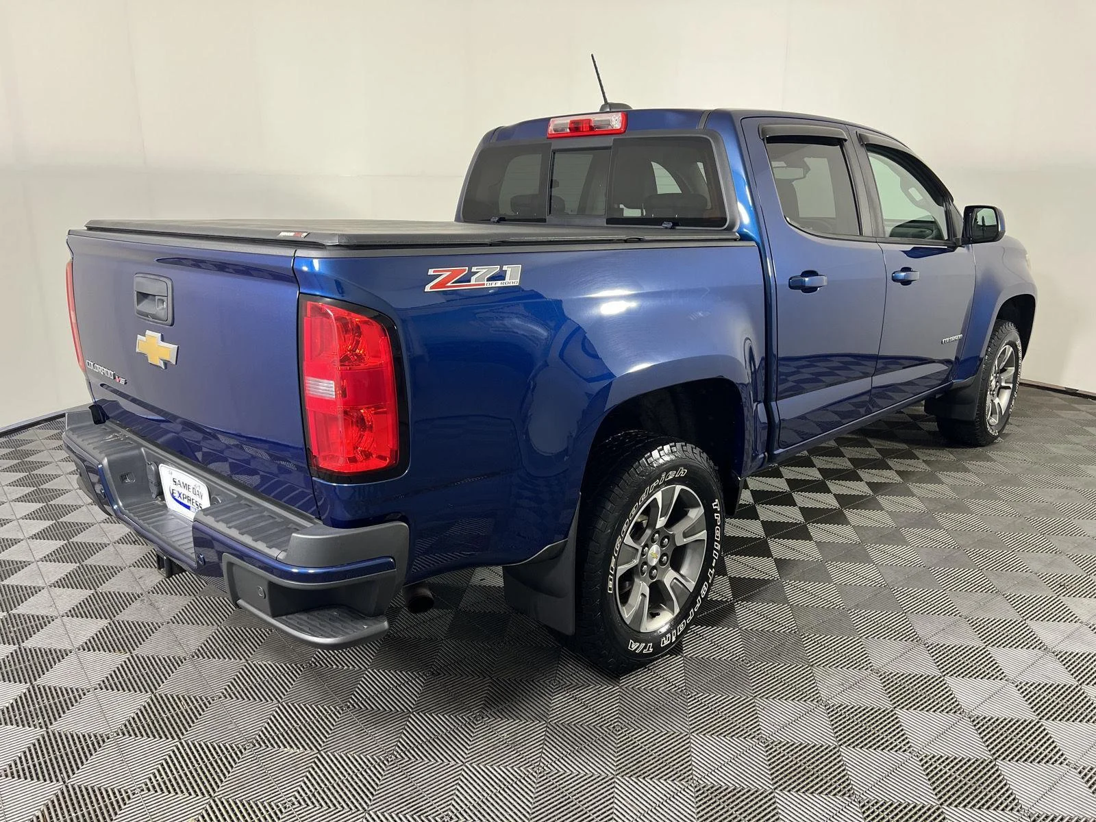 Used 2019 Pacific Blue Metallic Chevrolet Z71 image 26