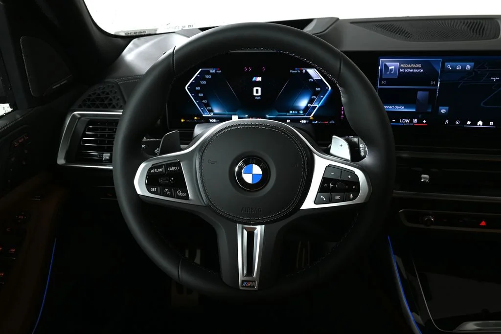Used 2027 Black BMW M60i image 18