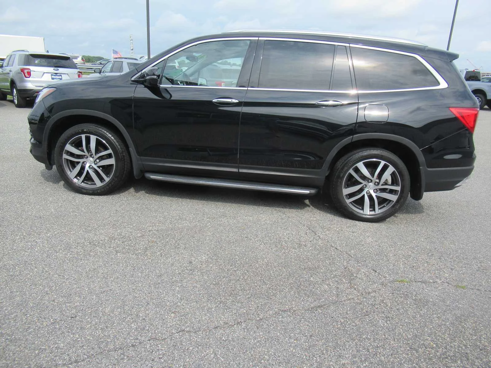 Used 2016 Black Forest Pearl Honda Touring image 8