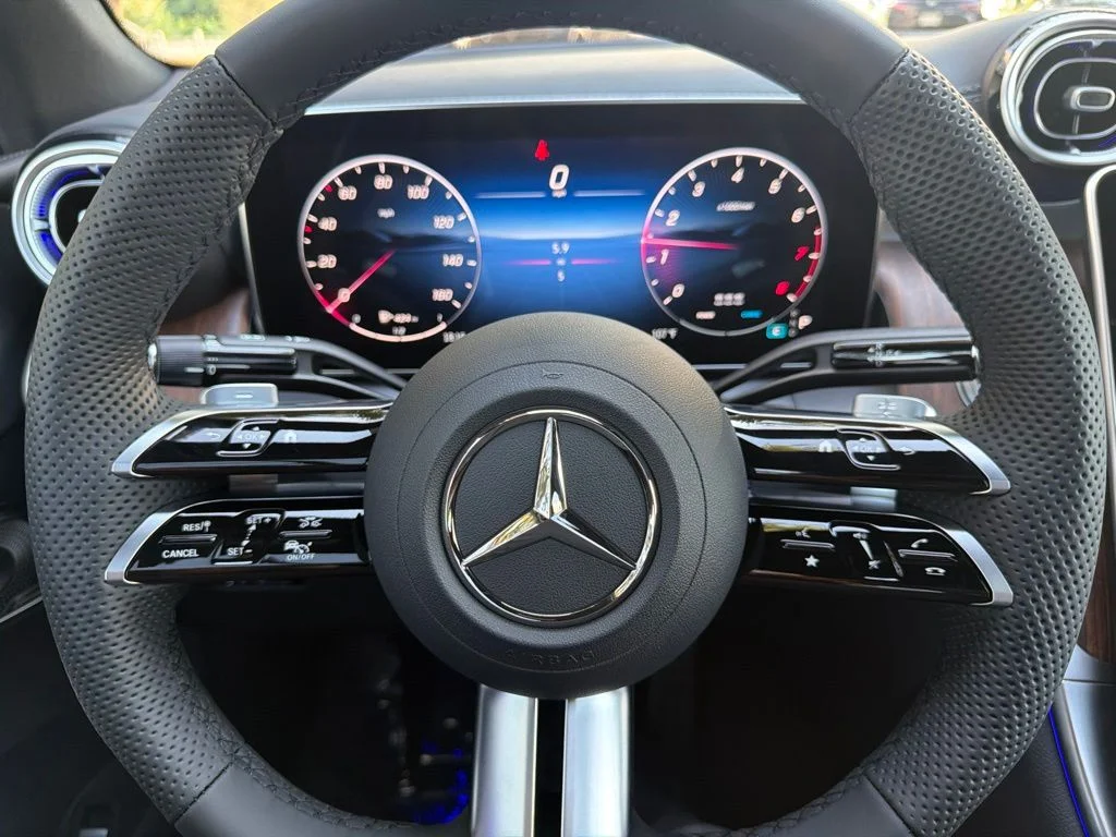 New 2027 White Mercedes-Benz GLC 300 image 11