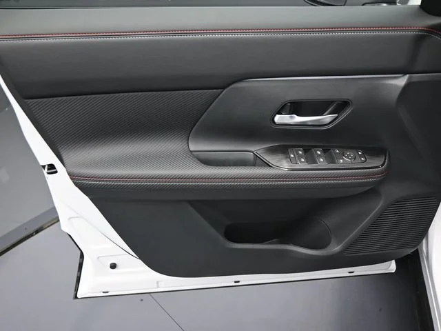 2025 Nissan Kicks SR - Photo 9