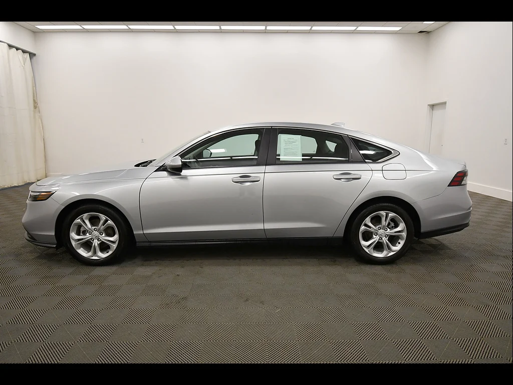 Used 2024 Solar Silver Metallic Honda LX image 4