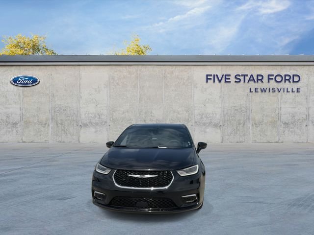Used 2025 Black Chrysler Select image 3
