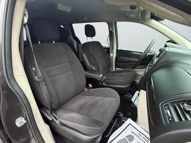 Used 2019 Gray Dodge SE image 25