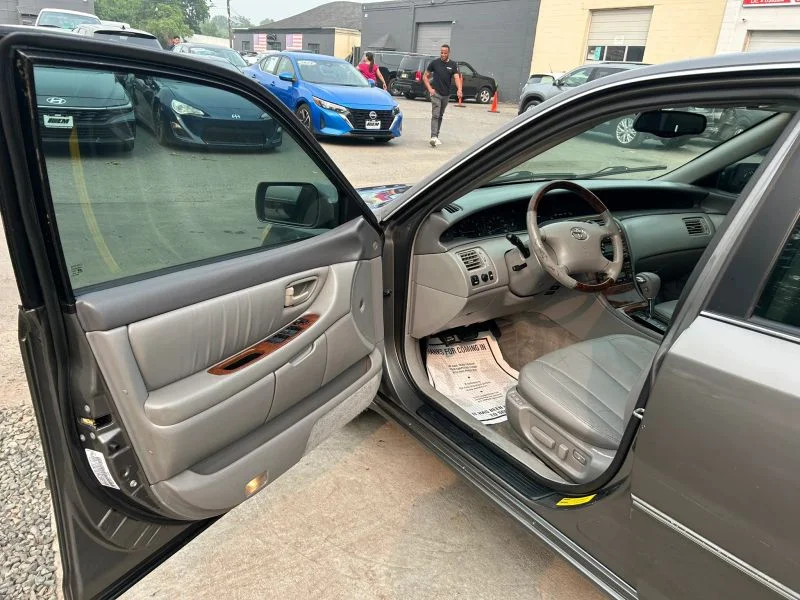 Used 2004 Gray Toyota XLS Sedan 4D image 35