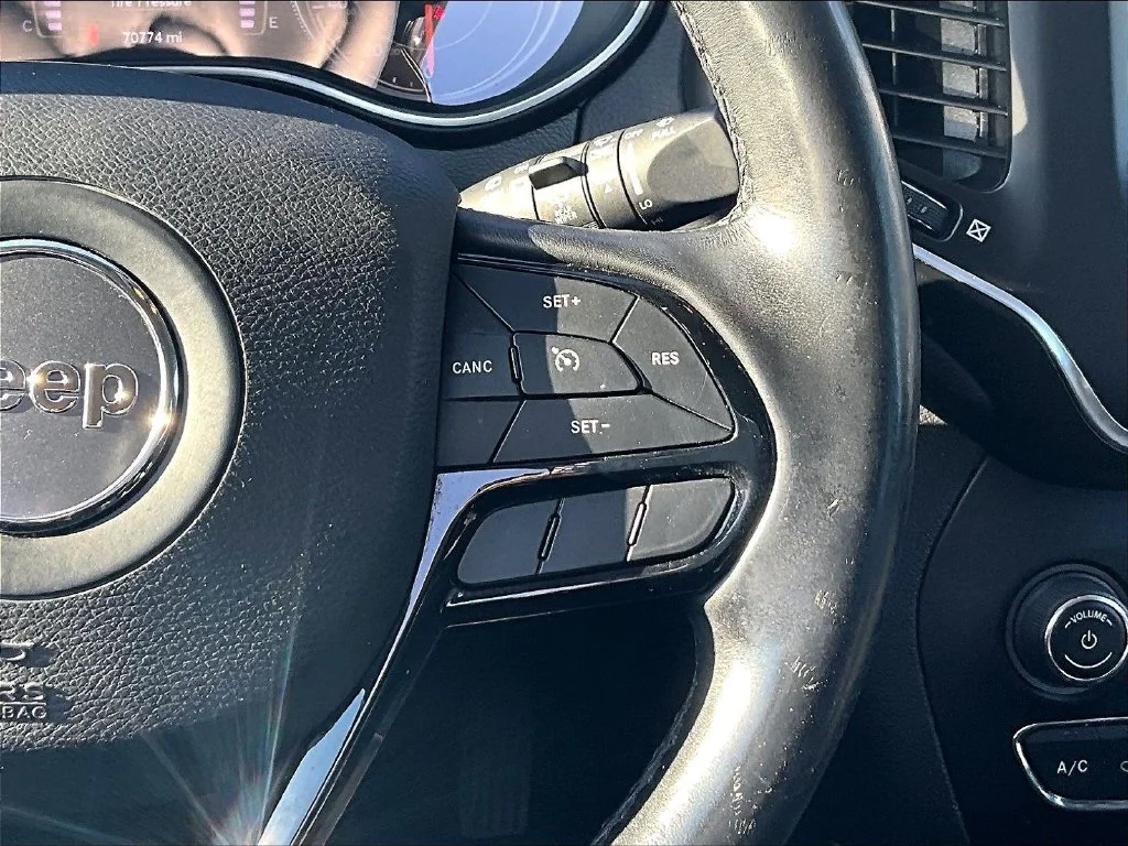 Used 2020 Black Jeep Latitude Plus image 20