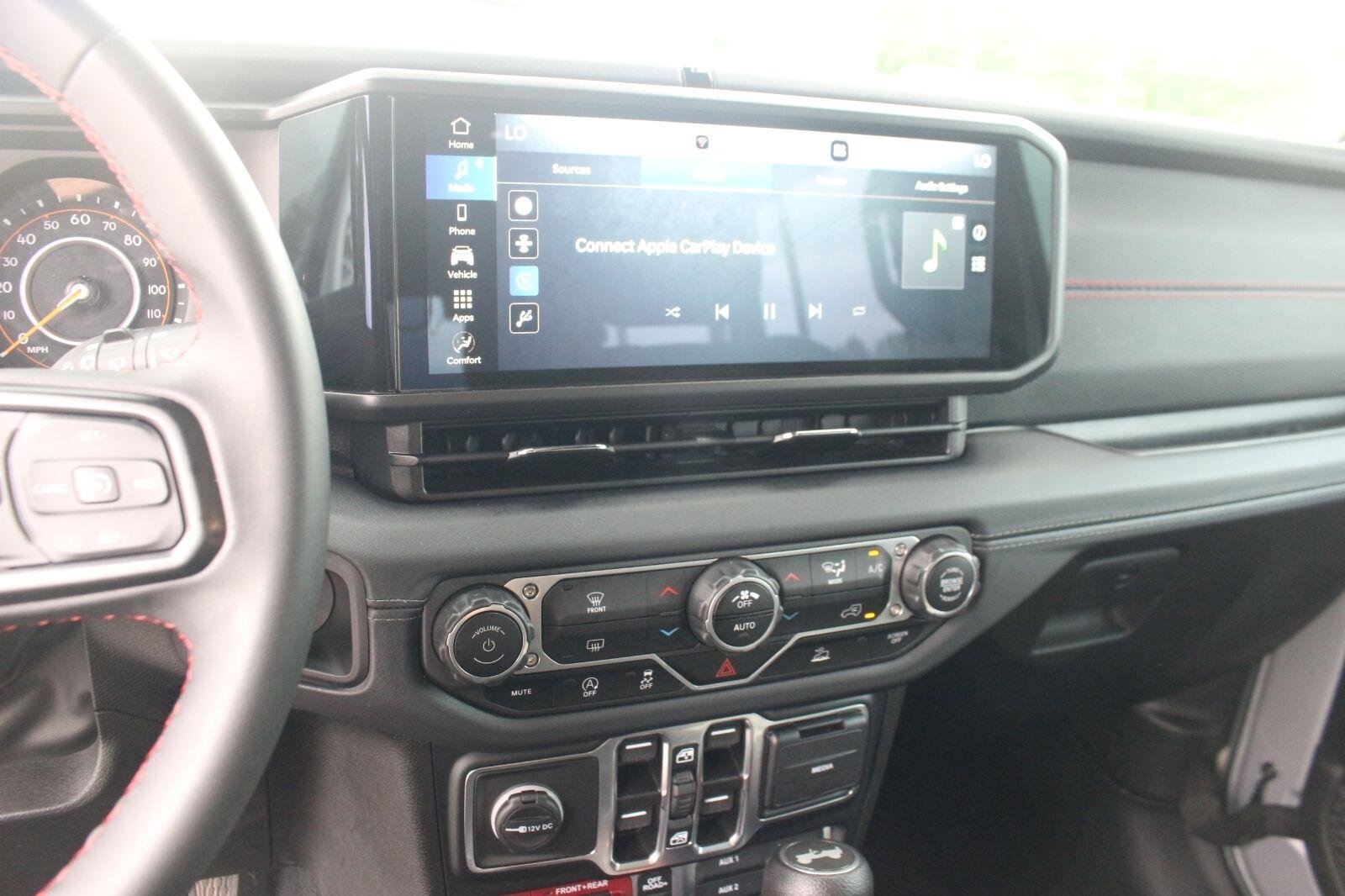 Used 2024 White Jeep Rubicon image 22