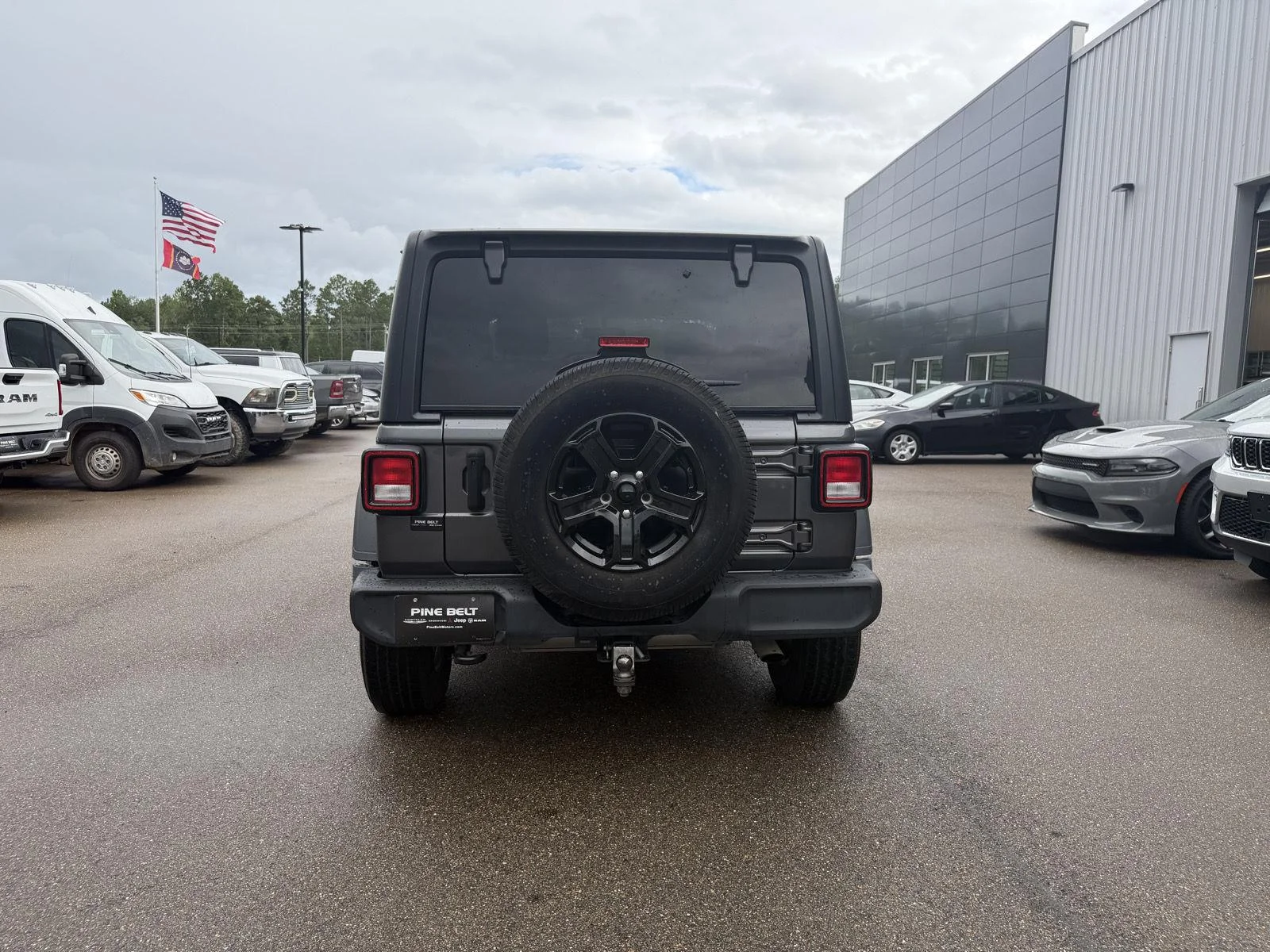 Used 2022 Granite Crystal Metallic Clearcoat Jeep Sport S image 5