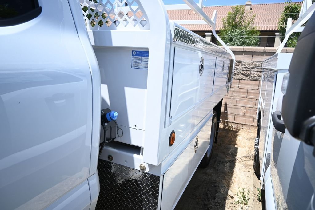 New 2026 Oxford White Ford XL image 3