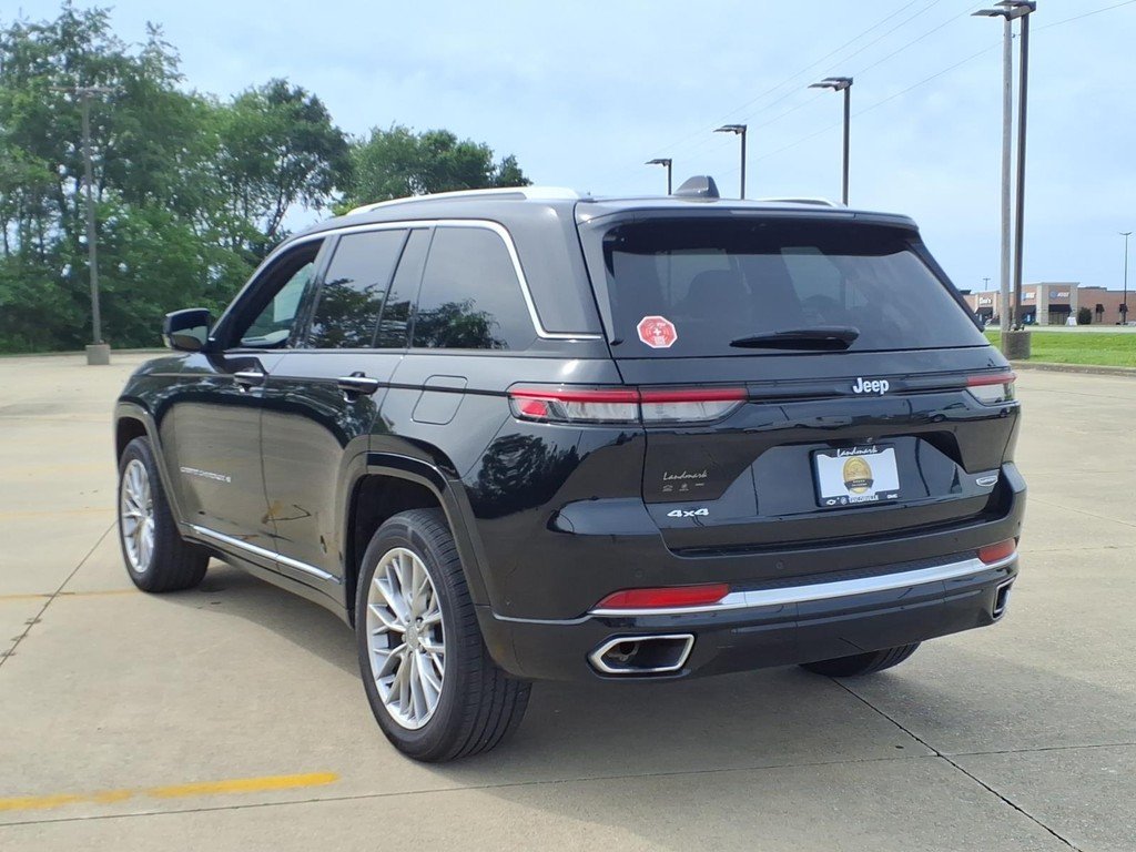 Used 2023 Diamond Black C Jeep SUMMIT image 3