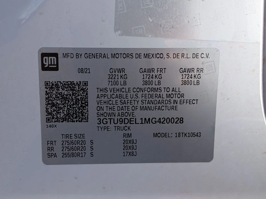 Used 2021 WHITE FROST TRICOAT GMC SLT image 25