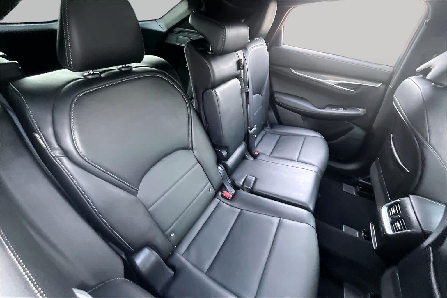 Used 2023 Majestic White INFINITI LUXE image 19