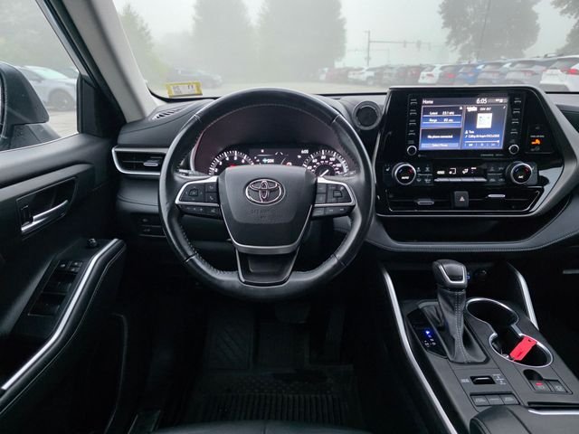 Used 2022 Moon Dust Toyota XLE image 21
