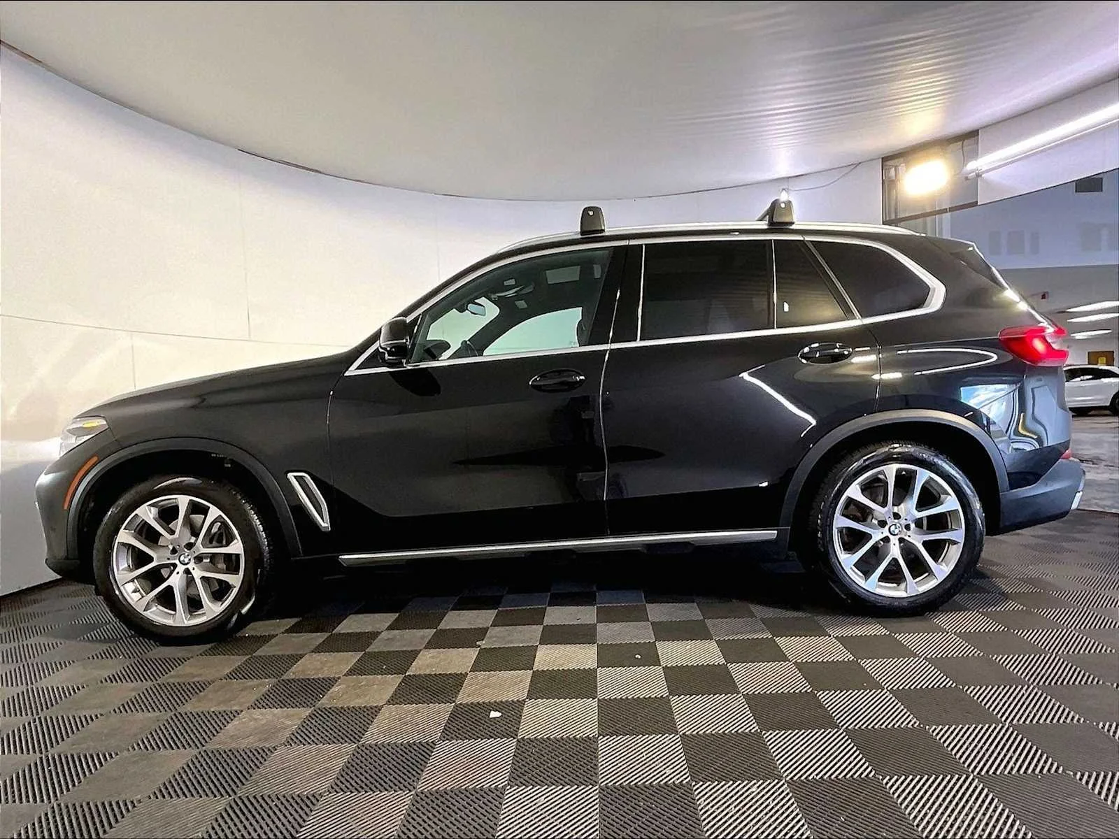 Used 2020 Black Sapphire Metallic BMW xDrive40i image 2