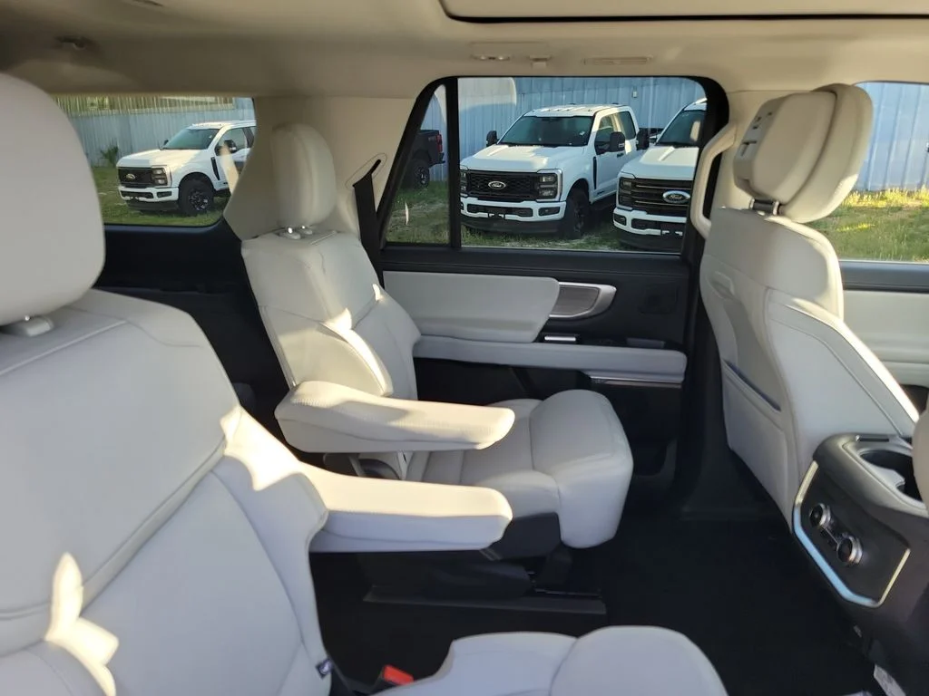 New 2026 Dark Matter Gray Metallic Ford MAX Platinum® image 30