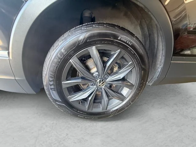 Used 2024  Volkswagen 2.0T SE image 23