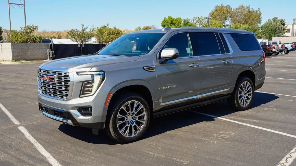 2026 GMC Yukon XL Denali - Photo 3