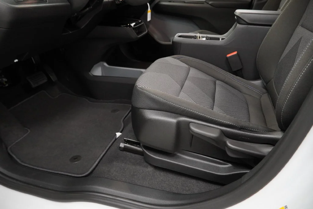 New 2027 Summit White Chevrolet LT image 22
