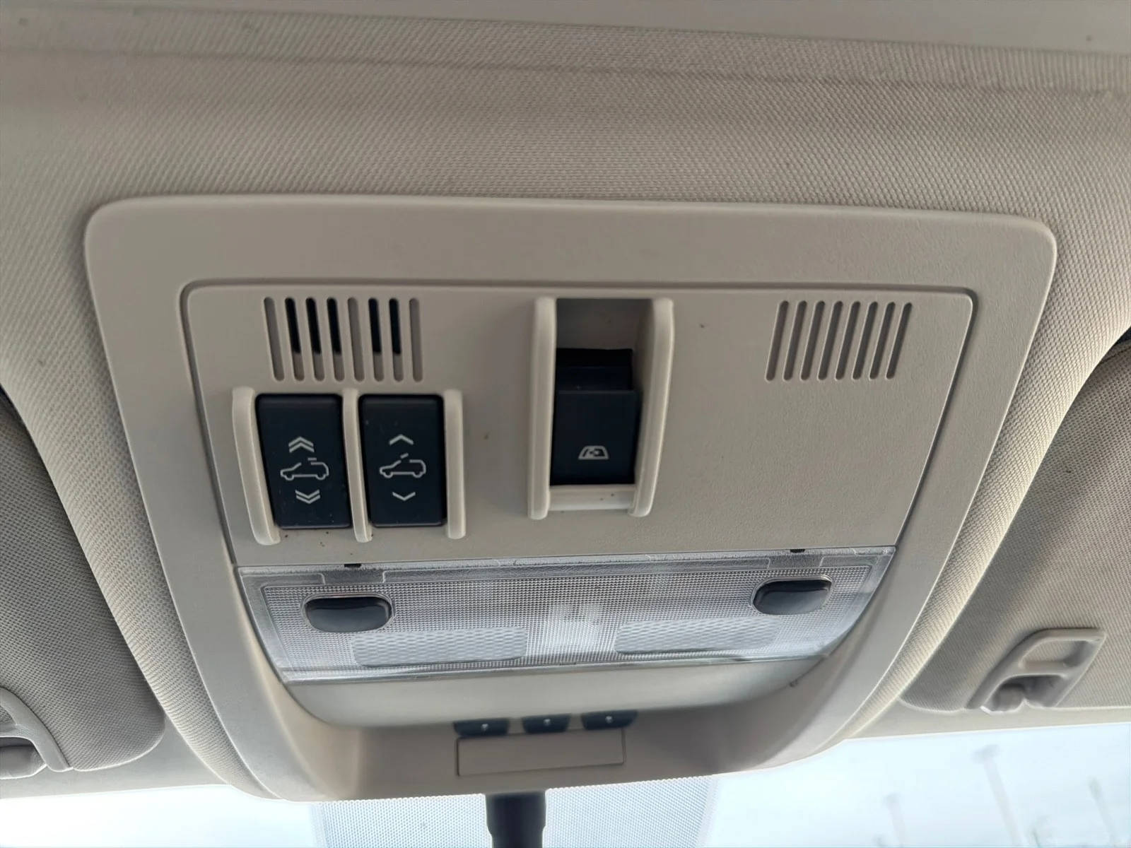 Used 2014 Summit White Chevrolet LTZ image 32