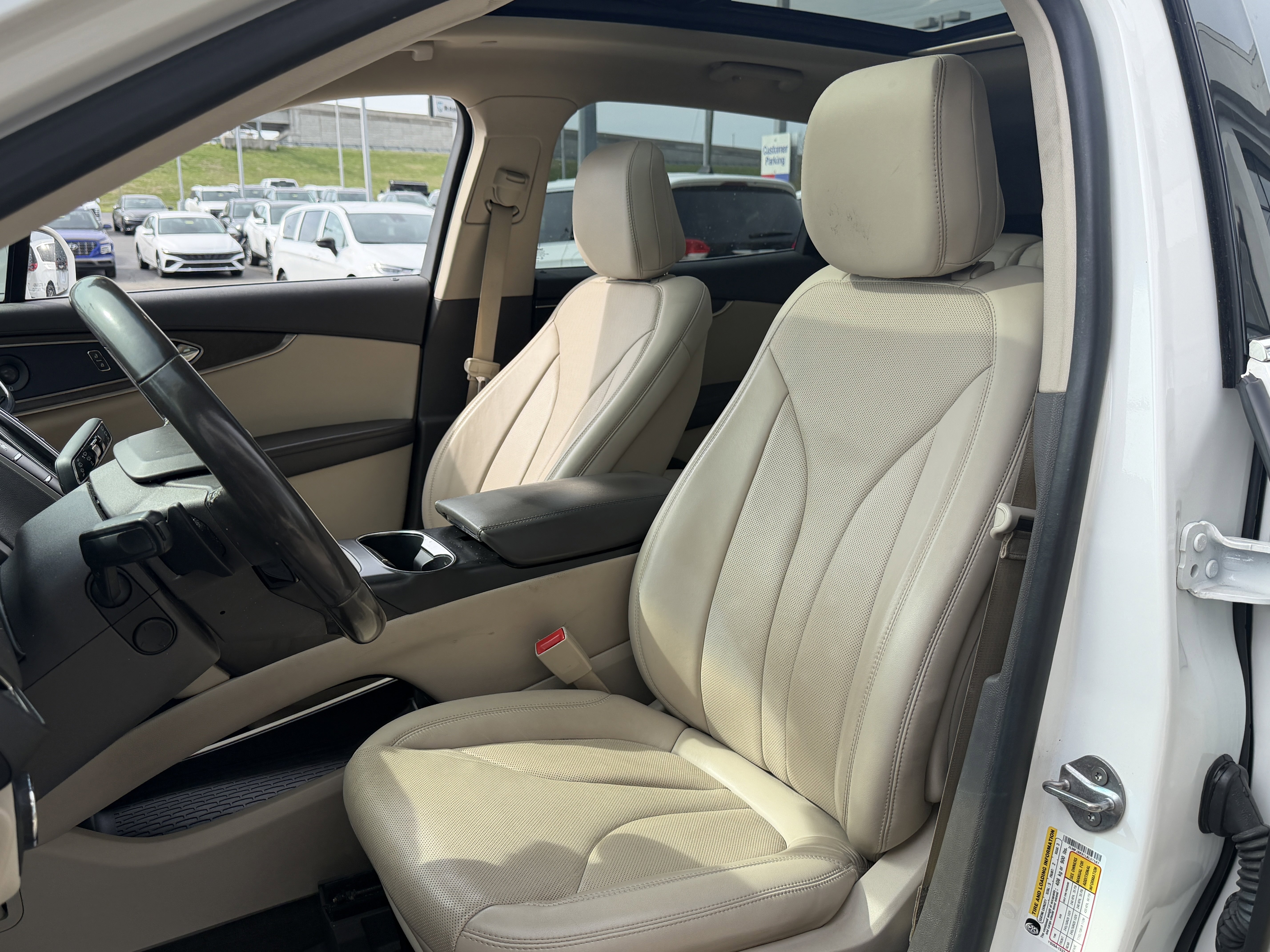 Used 2020 Pristine White Lincoln Reserve image 28