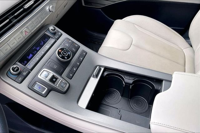 Used 2022 White Hyundai Calligraphy image 13