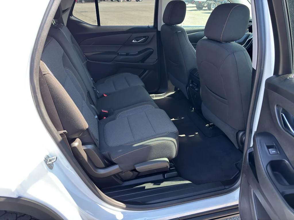 Used 2018 Summit White Chevrolet LT Cloth image 16