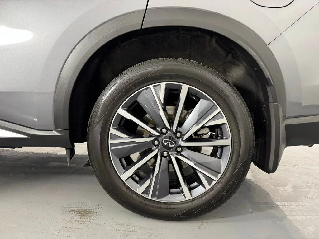 Certified Used 2026 Gray INFINITI LUXE image 34