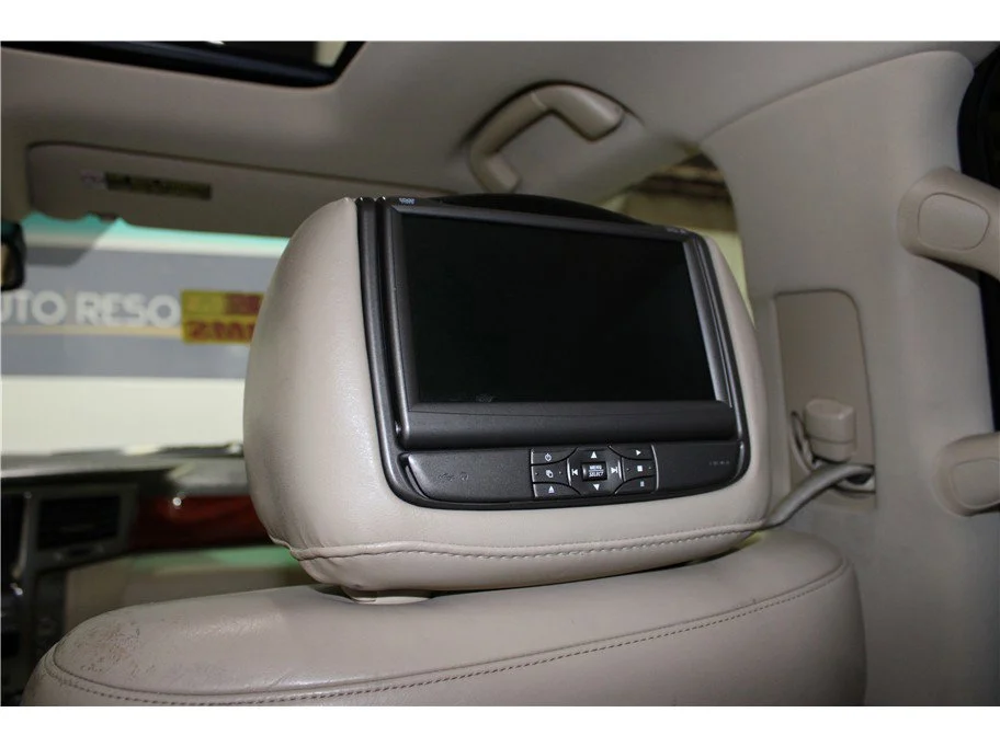 2011 Lexus LX 570 - Photo 21